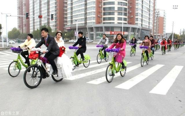 30輛公共自行車“護駕”：安陽“綠色”婚禮 上演“冬季戀歌”