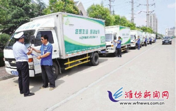 濰坊一市民四年前就關(guān)注藍(lán)絲帶活動(dòng) 買車后立即加入