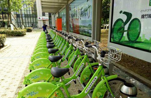 公共自行車“駛?cè)搿卑傩丈睢‰p腳騎行踏出綠色天地