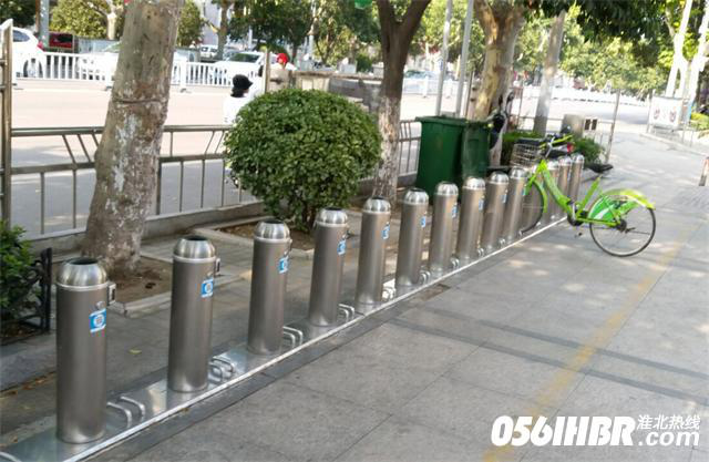 是為了更省錢(qián)嗎？炎炎烈日也擋不住大家對(duì)公共自行的熱情