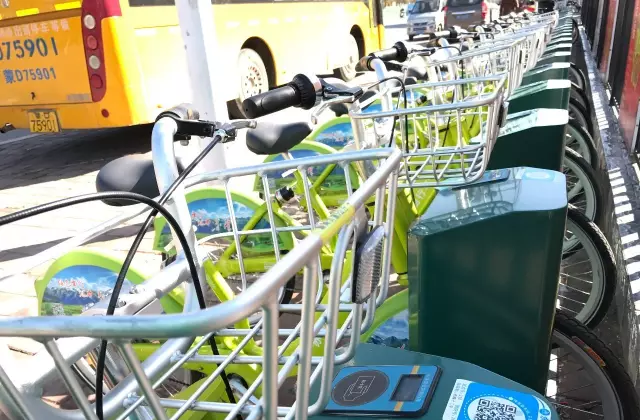 赤峰3500輛公共自行車，一部手機(jī)竟能騎走！只需簡單一步…