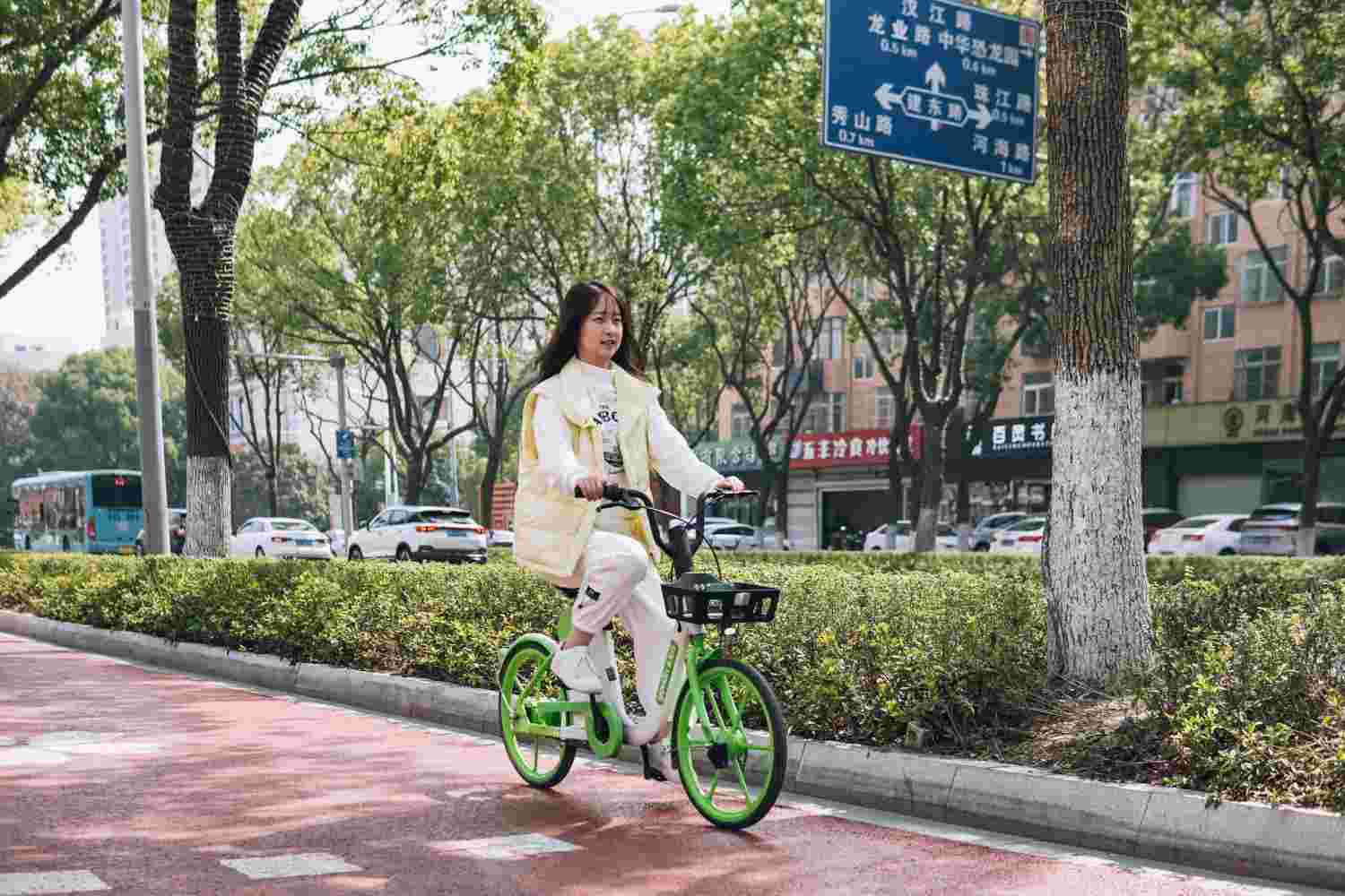 天氣轉(zhuǎn)暖市民騎行“升溫” 永安行加強(qiáng)站點(diǎn)調(diào)度及維保力度