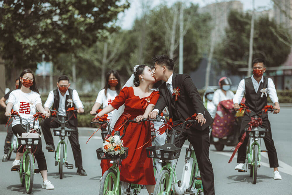 助力車變婚車，騎出獨特浪漫