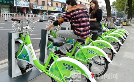 義烏:首批1000輛公共自行車(chē)亮相商城